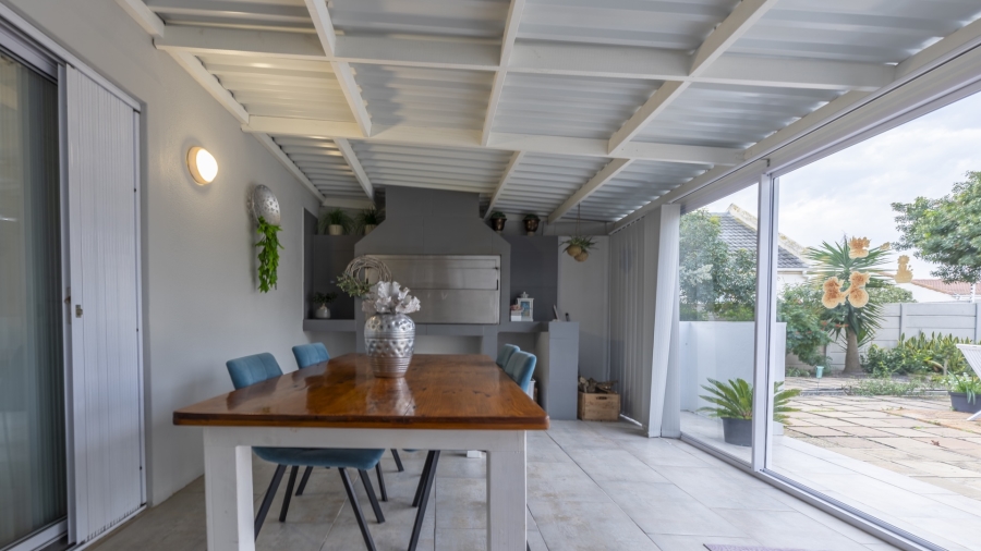 3 Bedroom Property for Sale in Sunningdale Western Cape